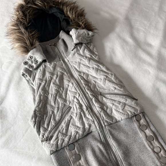 bebe Jackets & Blazers - Vintage Bebe Light Gray Vest with Faux Fur Accents
